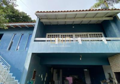 Casa com 362m², 5 dormitórios, 4 suítes, 2 vagas no bairro Centro em Florianópolis